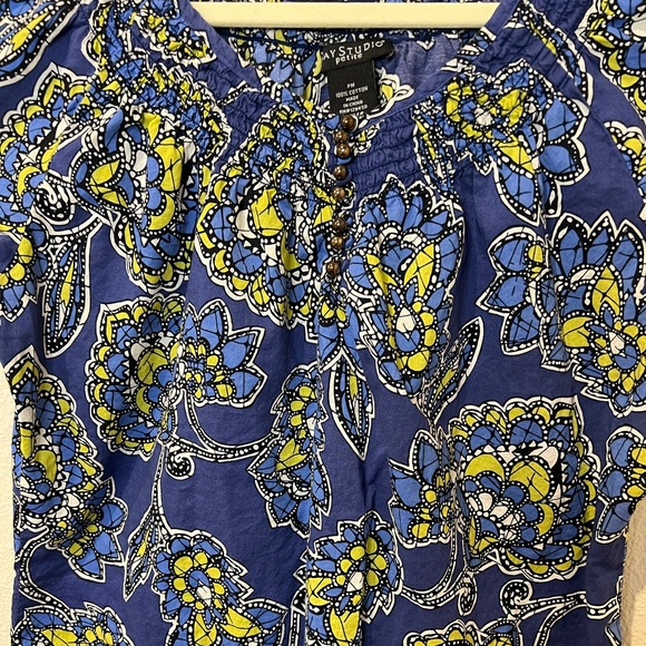 Bay Studio Petite Blue Floral Top - Picture 2 of 6